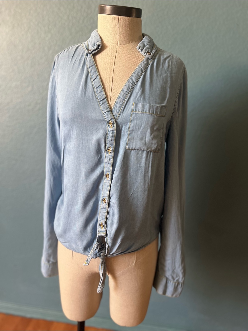 Haute Monde Chambray Light Blue Button-Front Tie-Hem Shirt